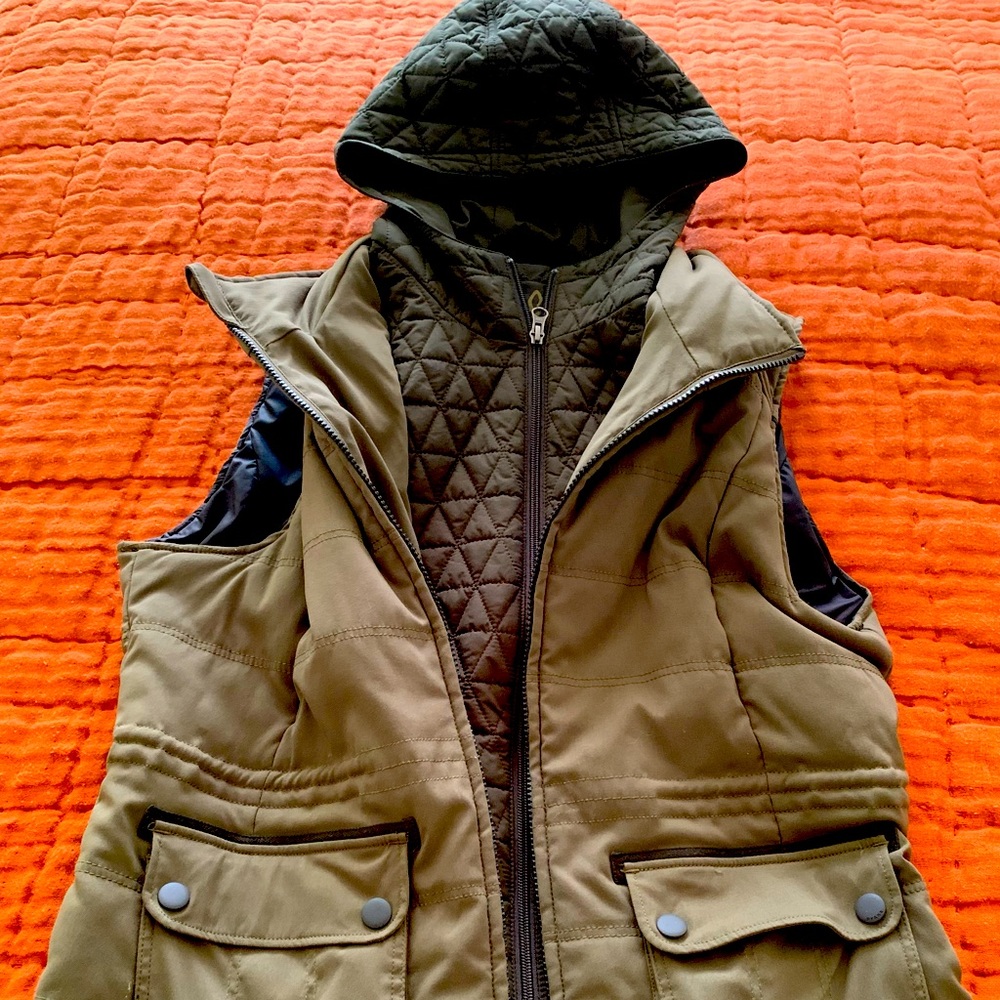 Double layer cargo vest. Perfect condition.